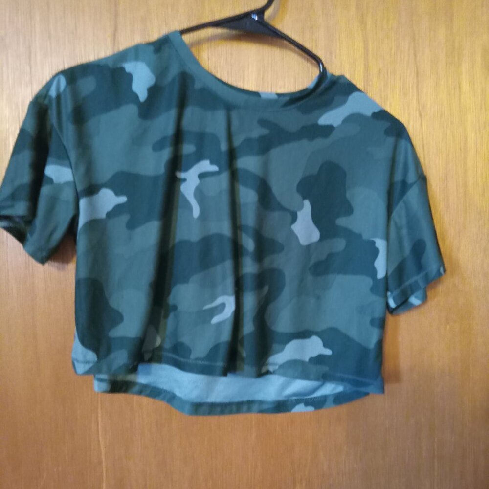 *3 FOR 13* Old Navy green camo crop top